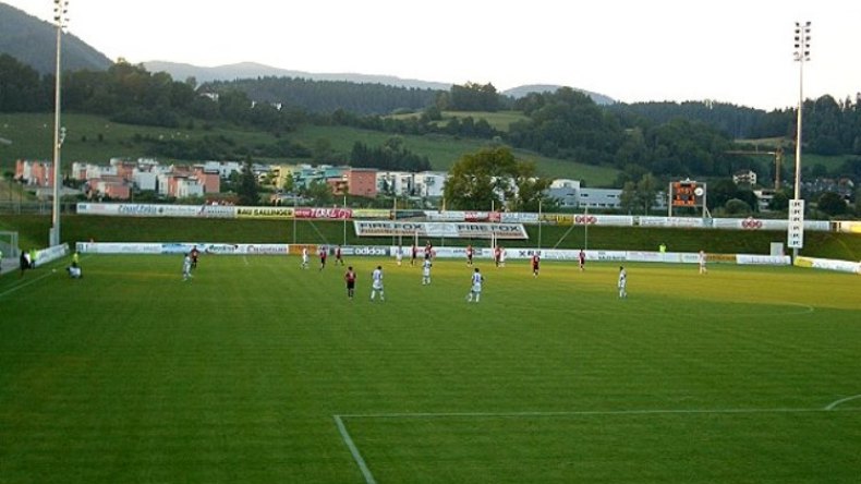 ملعب صغير يحتضن مواجهة الجزائر ونيجيريا