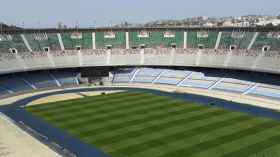 “أرضية الملعب جيدة وجاهزة ولن تتأثر بتساقط الأمطار”