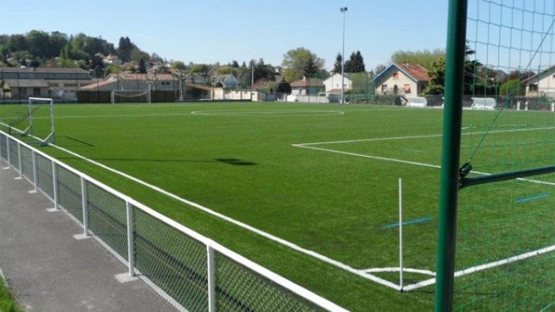 الداخلية تأمر بوقف إنجاز الملاعب الجوارية