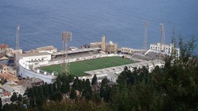 تجديد بساط ملعب “بولوغين” يتأخر