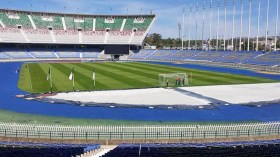 الدود يلتهم العشب الطبيعي لملعب 5 جويلية