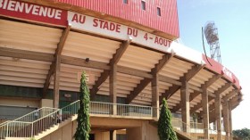 أمطار موسمية تهدد أرضية ملعب 4 أوت والجيش يساهم في تأمين اللقاء الفاصل