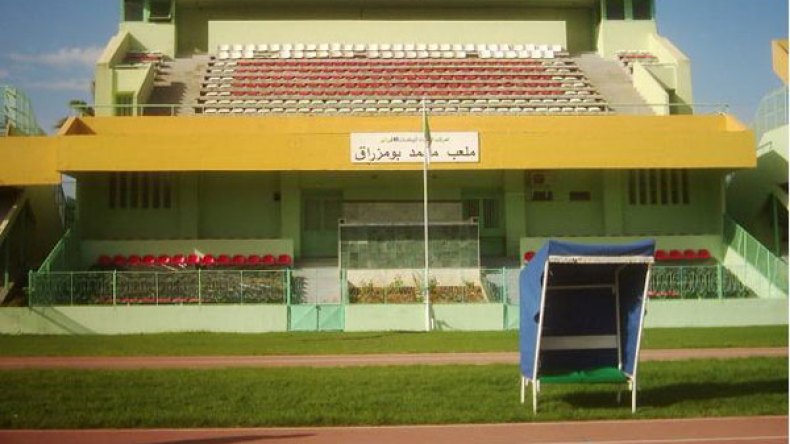 أ. الشلف: عملية تجديد أرضية ملعب بومزراق تشرف على نهايتها