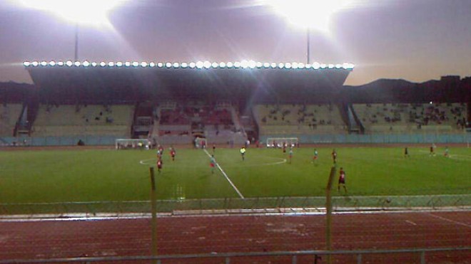 اللعب تحت الأضواء الكاشفة أصبح مجازفة للأندية المستضيفة