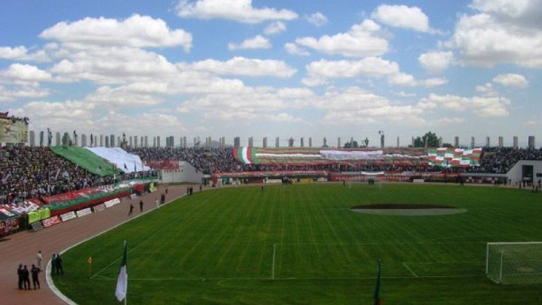 “الفاف” تعتمد ملعبي الثامن ماي وزوغار دون بولوغين