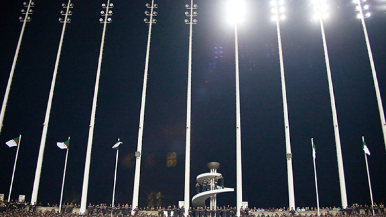 لوح إلكتروني “معطل” وأضواء كاشفة “مشكوك فيها” بملعب 5 جويلية