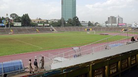 أرضية ملعب أديس أبابا حقل “بطاطا” والإصابات تهدد اللاعبين