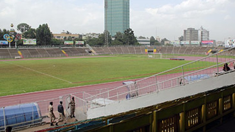 أرضية ملعب أديس أبابا حقل “بطاطا” والإصابات تهدد اللاعبين