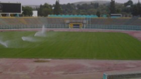 ملعب زبانة فقد عشبه وحملاوي أزيل منه 30 ألف كرسي