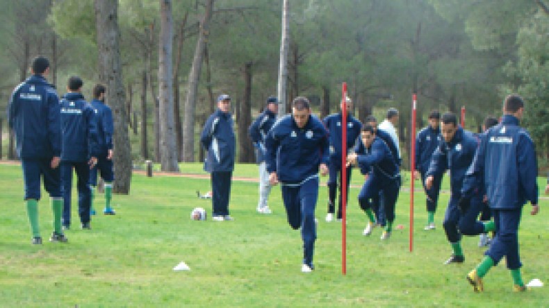 كازانوفا‭ ‬مدير‭ ‬فندق‭ ‬‮”‬غلوف‭ ‬أند‭ ‬بالاس‮”‬‭ ‬لـ‮ الشروق” :‭”‬وفرنا‭ ‬جميع‭ ‬الشروط‭ ‬لإنجاح‭ ‬تربص‭ ‬منتخب‭ ‬الجزائر‭”‬