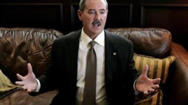 FBI hands Stanford fraud charges