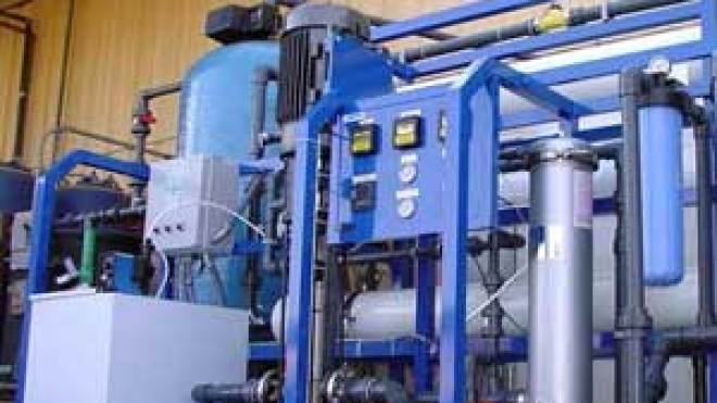 سلال: “13 محطة لتحلية مياه البحر ستحل أزمة الماء نهائيا بالمدن الساحلية”