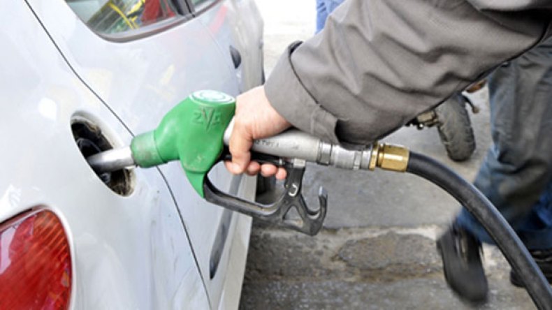 800 ألف توقيع لتجميد الزيادات في أسعار الوقود