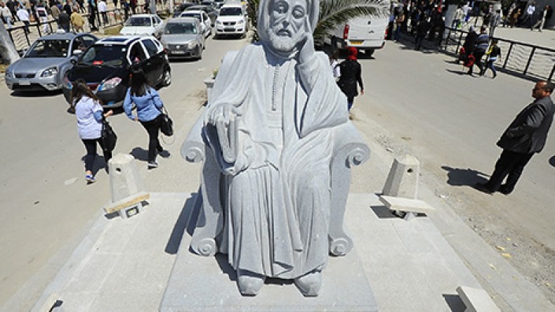 نقل تمثال بن باديس من الشارع لامتصاص الغضب