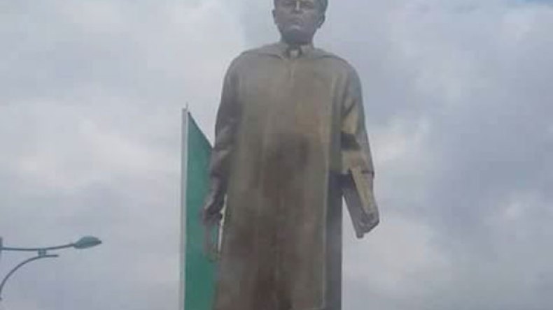 تمثال في صورة “دجّال كاتب حروز” للشّهيد العربي التّبسي!