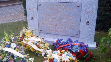 October 17th massacres commemorative painting in bad state