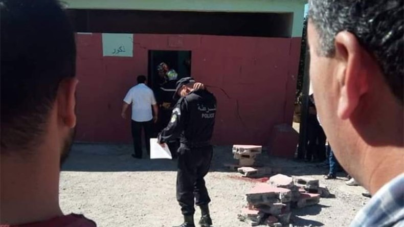 الجدار القاتل بُنِي من دون أعمدة وكان يتأرجح بين أيدي التلاميذ