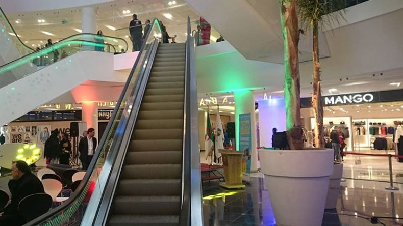 والي سطيف يغلق الأسواق والمحلات التجارية لعدم احترامها شروط الوقاية