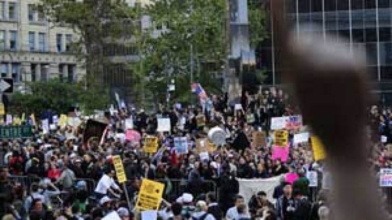 ثورات في مئات المدن الغربية بملامح عربية..