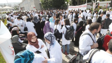 Algeria: Health workers ramp up strike action