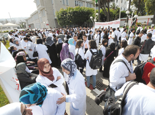 Algeria: Health workers ramp up strike action