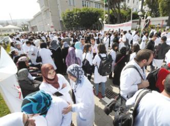 Over 20.000 doctors and dentists decide to launch a series of sit-ins