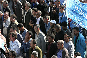 Wage strikes increase pressure on Algerian government