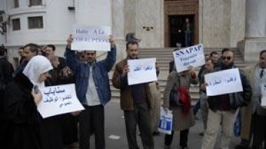 Algerian government to hike civil servants' salaries and indemnities