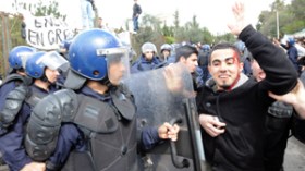 حبس عناصر الشرطة المتورطين في الاعتداء على الجامعيين