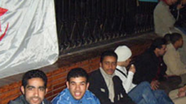 الطلبة العائدون من مصر يهددّون بالاعتصام بداية الأسبوع المقبل