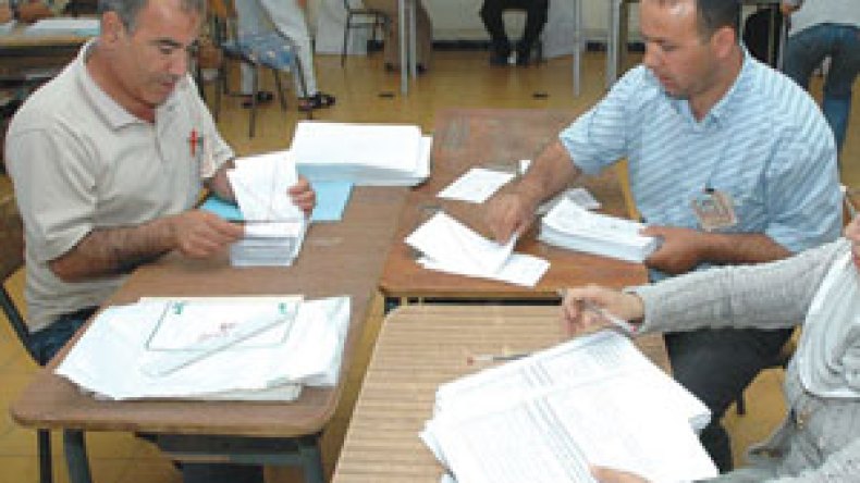 الإفراج عن ألفي أستاذ بعد شهر من الحجز تأمينا لسلامة الأسئلة