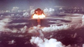 فرنسيون يطالبون باريس بمحو “عار” التجارب النووية بالجزائر