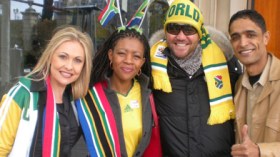 جماهير جنوب افريقيا تتطلع لفوز جزائري على انجلترا و المكسيكيون ينتظرون قهر المحاربين للامريكان