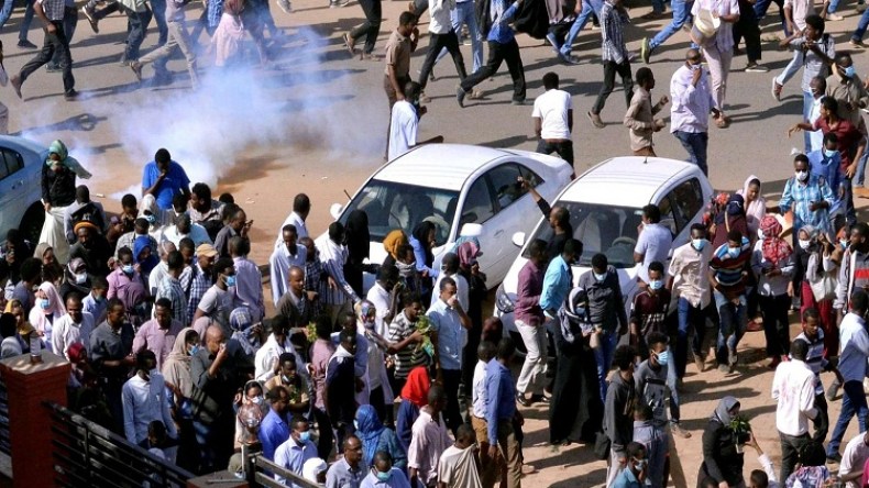 دعوات لـ”الزحف” نحو القصر الجمهوري في الخرطوم