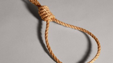 Bab Zouar : Un chinois se pend à une grue