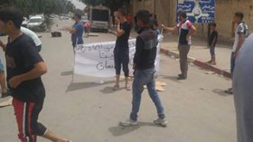 طالبو سكن يعتلون بناية بخميس مليانة ويهددون بالإنتحار