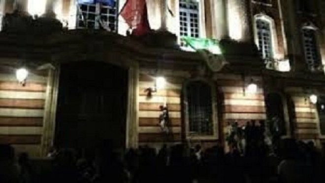 رفع العلم الجزائري بدل الفرنسي بتولوز