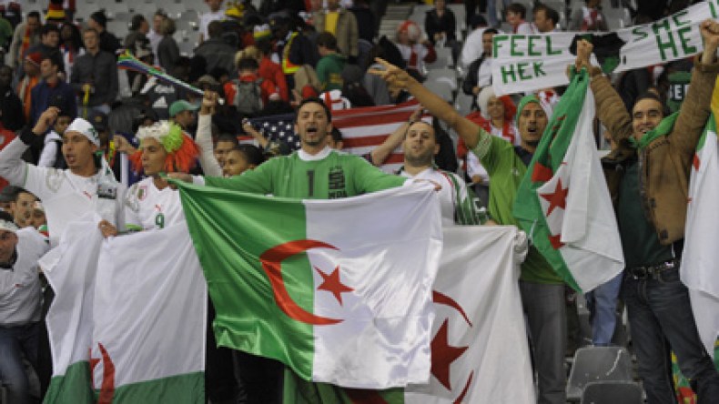 استدعاء 1200 مناصر عائد من بوركينافاسو للفحص الإجباري