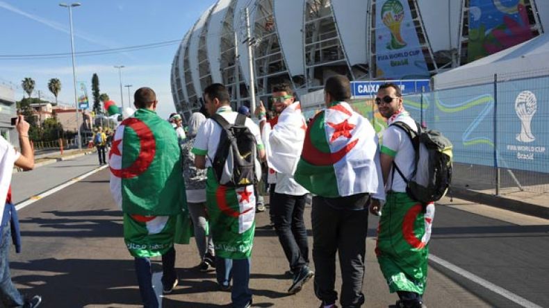 أنصار “الخضر” يصنعون الحدث بملاعب بلاد السامبا