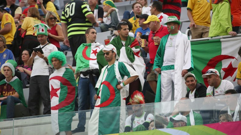 تخفيضات خاصة لأنصار”الخضر” بالبرازيل  والمحلات تتزين بعلم الجزائر