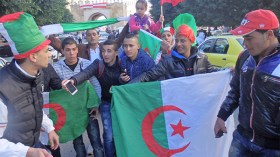 أنصار حولوا السيارات إلى غرف نوم وآخرين قضوا ليلتهم في العراء