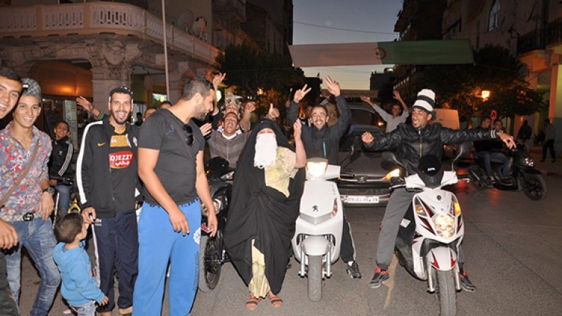 “الجيش الأسود” يغزو مدينة الورود.. و”عين الفوارة” خالية على عروشها