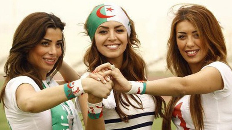 “ليس رجلا من يترك نساءه يدخلن إلى الملعب”