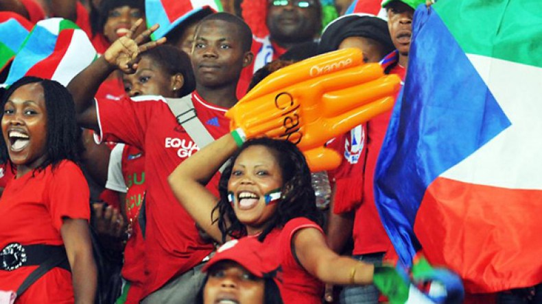 “أيها الجزائريون نحن معكم وعليكم الفوز على السنغال لنحتفل معكم”