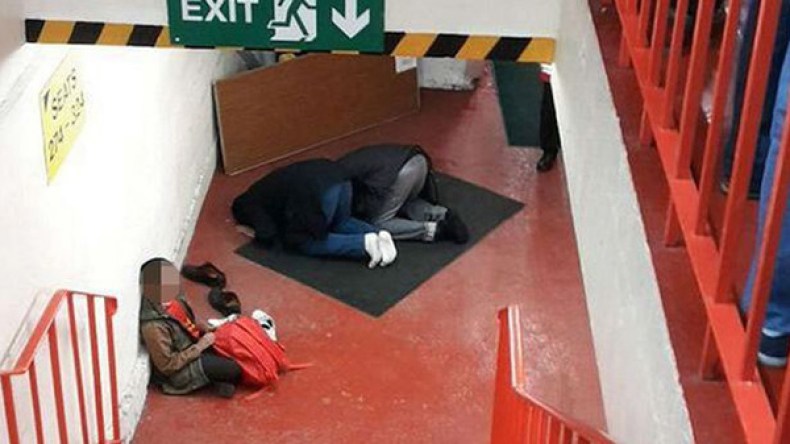 ليفربول يحقق في إهانة لحقت بمشجعين له من المسلمين