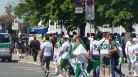 الجمهور‭ ‬يجتاح‭ ‬أرضية‭ ‬الميدان‭ ‬ومظاهر‭ ‬غير‭ ‬مقبولة‭ ‬خارج‭ ‬الملعب