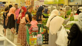 “تسونامي” بشري في الأسواق عشية رمضان