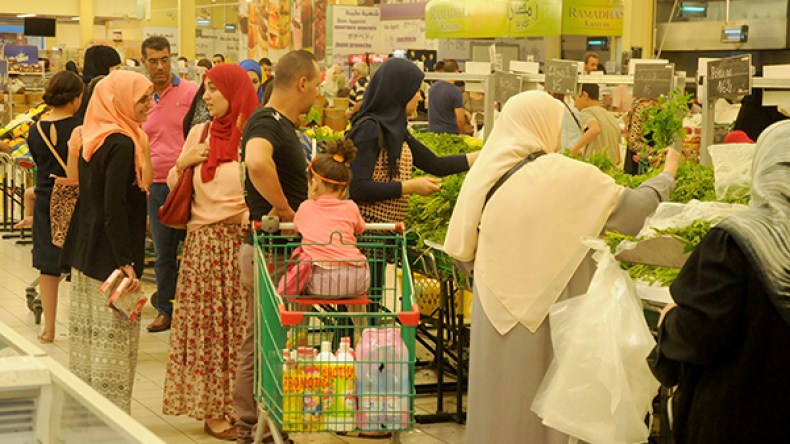 “تسونامي” بشري في الأسواق عشية رمضان