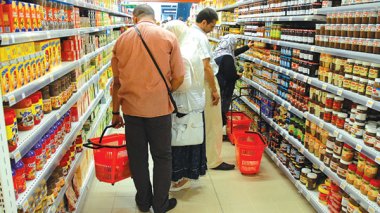 Banks and ports lift ban on imports