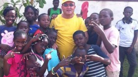 هذه قصة المناصر حسين مع الأصفر والنسر الأسود وسحرة إفريقيا